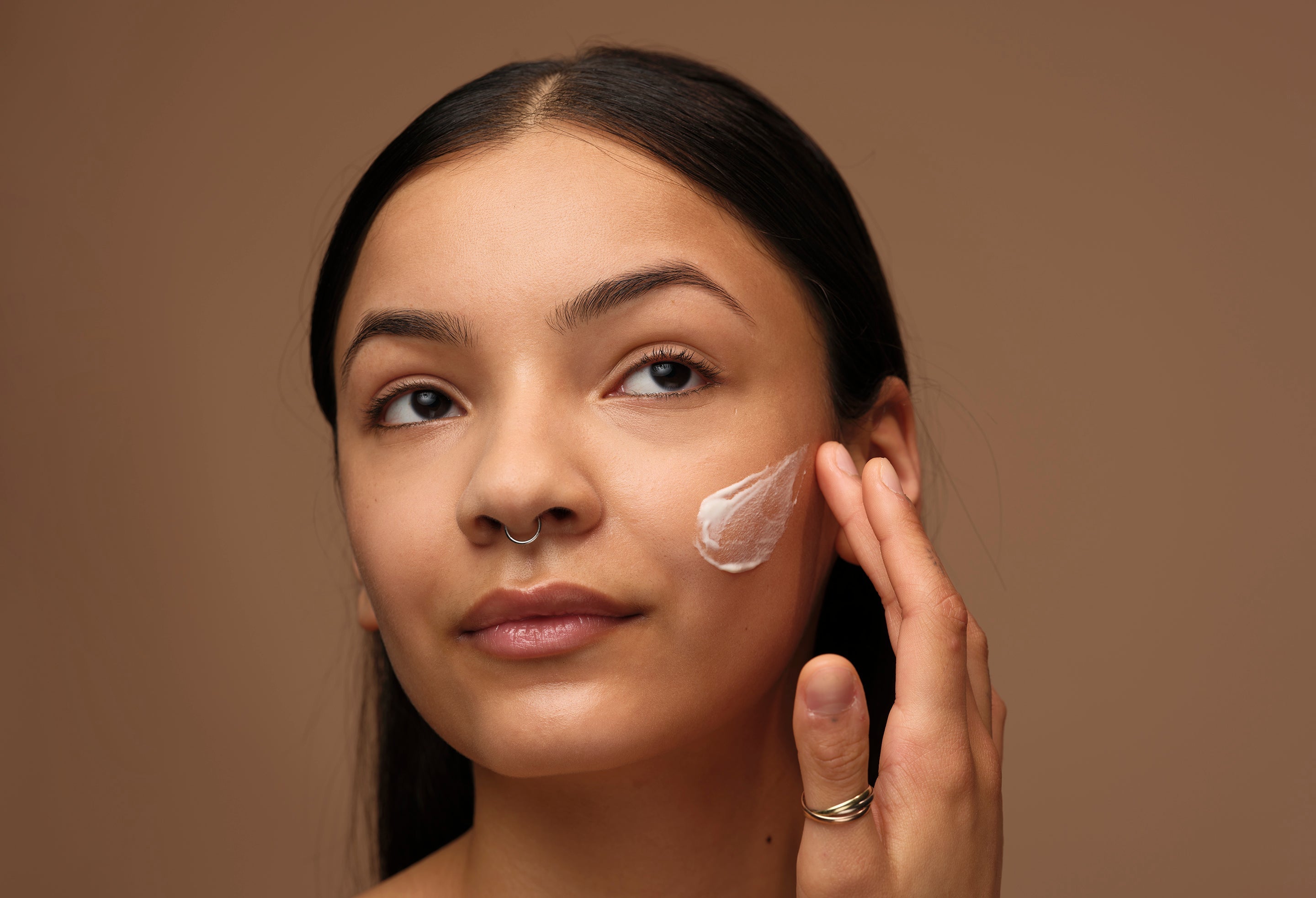 Lightweight Daily Moisture: Why Enzymion Suits Oily and Combination Skin